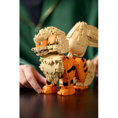 12. LEGO Pokémon 72160 - Arcanine