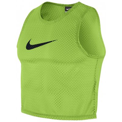 Znacznik Nike Training Bib nie krępujący ruchów, idealny na trening.