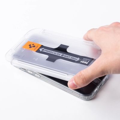 11. Szkło hartowane Spigen Glas.tR EZ Fit na iPhone 14 Pro Max - 2 szt.