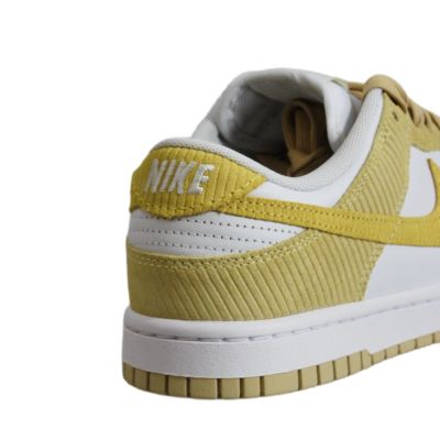 7. Damskie Buty sportowe sneakersy Nike Wmns Dunk Low - FN7167-700