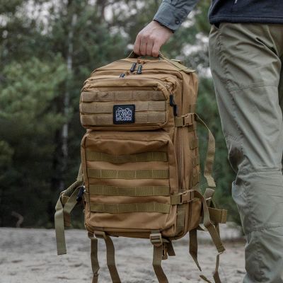 22. Plecak turystyczny Offlander Survival 43L OFF_CACC_07KH