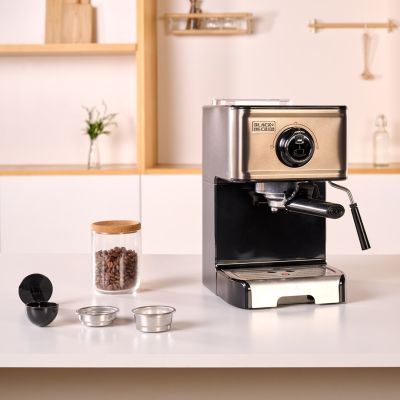 21. Ekspres ciśnieniowy kolbowy Black+Decker BXCO1200E (1200W)