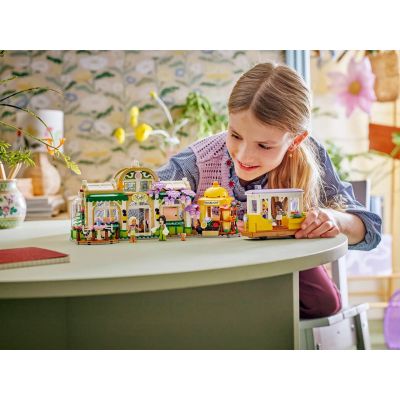 7. LEGO Friends 42671 Zielona kawiarnia i kwiaciarnia