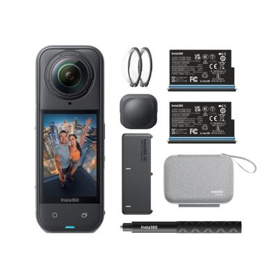 8. Kamera Insta360 X5 Essentials Bundle