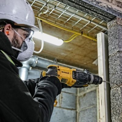 4. Młotowiertarka    DeWalt  D25134k-qs