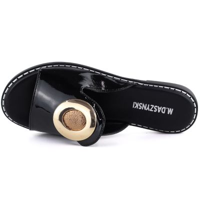 3. Klapki damskie lakierowane czarne z ozdobą M.Daszyński  MR2266-5