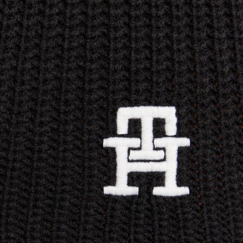 7. Szal Tommy Hilfiger Monogram W AW0AW14288