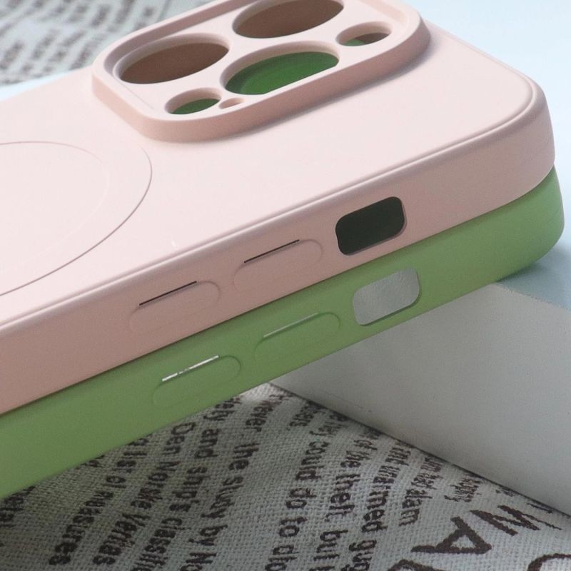 5. Silikonowe etui kompatybilne z MagSafe do iPhone 15 Pro Max  Silicone Case - szare