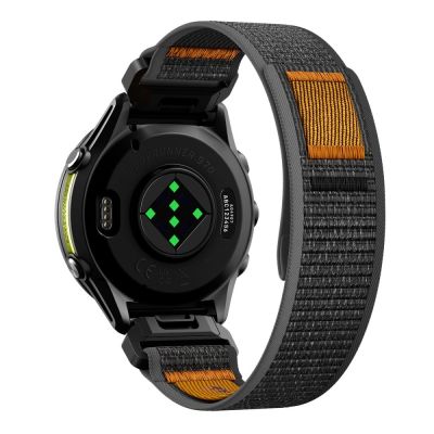 3. Pasek Spigen Athlex Air na Garmin QuickFit 22 mm - czarno-pomarańczowy