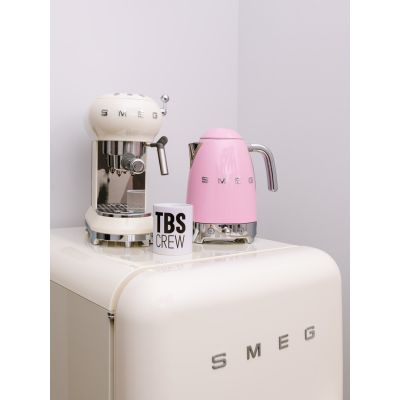 10. Czajnik Smeg KLF03PKEU Róża