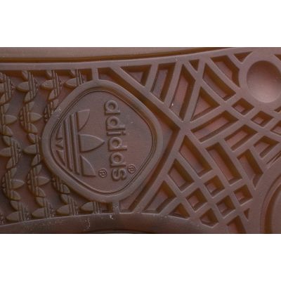 14. Buty męskie adidas HANDBALL SPEZIAL M BD7632