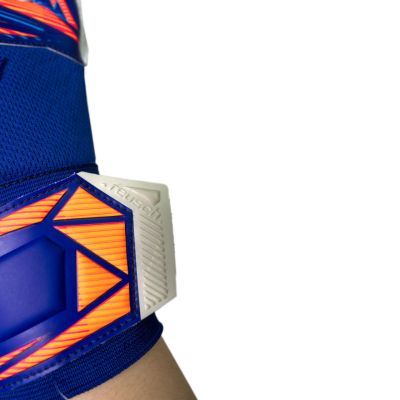 7. Rękawice bramkarskie Reusch Attrakt Advance niebieskie 5670215 4126