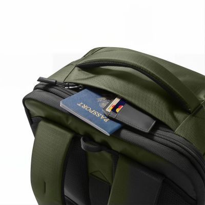 5. Plecak Tech-Protect Defender S70 RYANAIR & WIZZAIR 24L na laptop - ciemnozielony