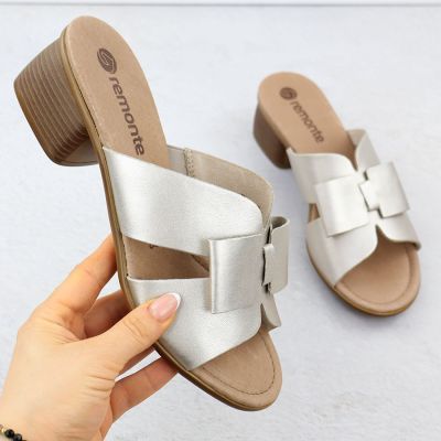 2. Skórzane klapki damskie na klocku złote Remonte R8759-90