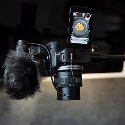 7. Aparat Canon EOS R50 + RF-S 18-45mm CREATOR KIT z 24.2 MP