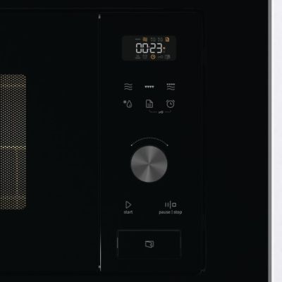 8. Czarna mikrofalówka Gorenje BM201AG1BG, z grillem, Wbudowana, 20 l, 800 W