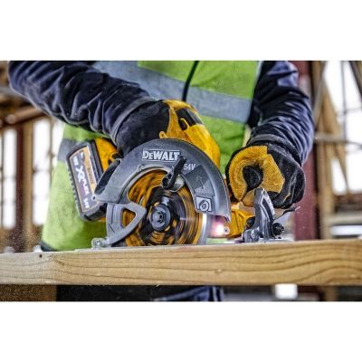 6. DeWALT DCS578NT-XJ przenośna pilarka tarczowa