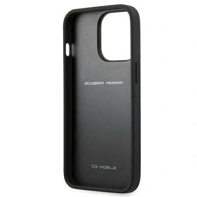 7. Etui Ferrari On Track Carbon Stripe na iPhone 13 Pro Max - czarne