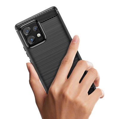 2. Etui silikonowe Carbon Case do Motorola Edge 40 Pro - czarne