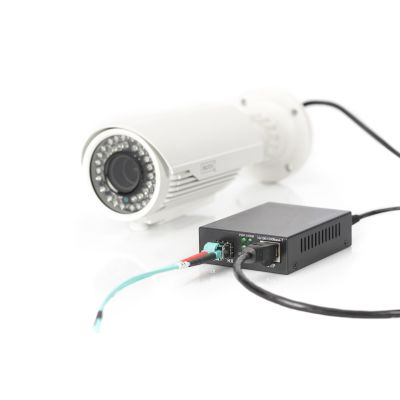 16. Konwerter mediów Gigabit PoE, RJ45 / SFP, PSE