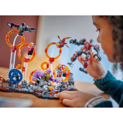 8. LEGO Super Heroes 76323 Avengers: Koniec gry