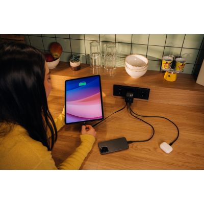 11. ładowarka Verbatim Gan 65W 2xUSB-C PD,1xUSB-A, retrac. Przewód 32217