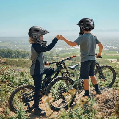 11. Kask rowerowy fullface dziecięcy Wozinsky z tylną lampką USB 52-56 cm - szary