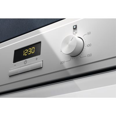 2. Piekarnik ELECTROLUX EOF3H40BW