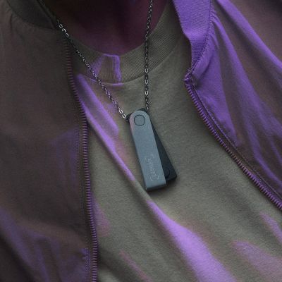8. Ledger Nano S Plus Portfel na sprzęt biurkowy Czarny