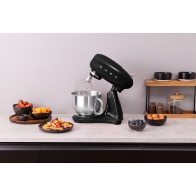 9. Robot kuchenny SMEG SMF05BLEU