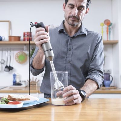 9. Blender ręczny Black+Decker BXHBA1200E