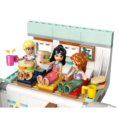19. LEGO FRIENDS 42663 Przygoda w kamperze przyjaciół