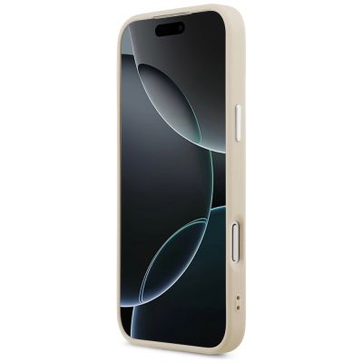 5. Etui Guess Triangle Logo MagSafe na iPhone 17 Pro - beżowe