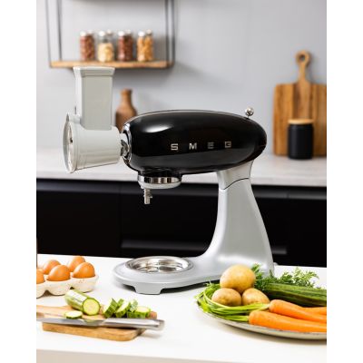 16. Robot kuchenny SMEG SMF04BLEU