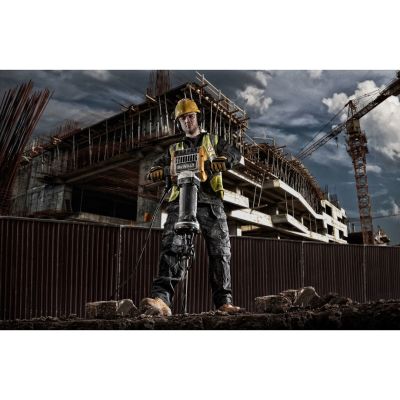 4. DeWALT D25981-QS młot wyburzeniowy 2100 W