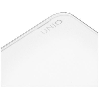 8. Etui UNIQ Claro na MacBook Neo - przezroczyste