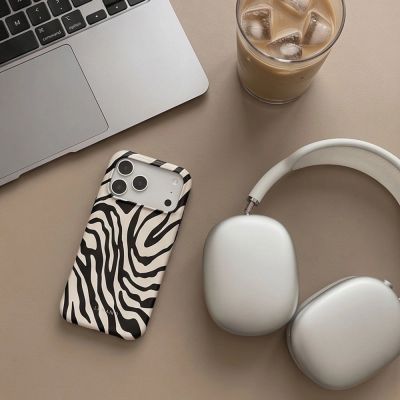 6. Etui Tech-Protect Lamano MagSafe na iPhone 18 Pro / 17 Pro - biało-czarne