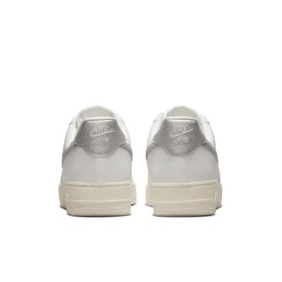 4. Buty Nike Air Force 1 '07 W DQ7569-100