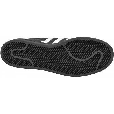 Model z lat 70. zaczął swoją karierę jako halowy but do koszykówki.