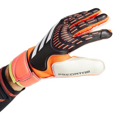6. Rękawice bramkarskie adidas Predator MTC M IN1599