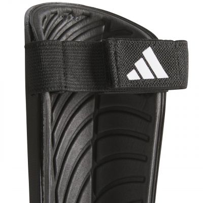 4. Ochraniacze piłkarskie adidas Tiro Training IP3998