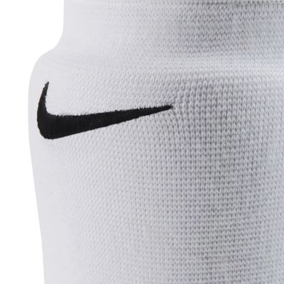 3. Nike Essential Knee Pads 2PPK NVP06-100 Białe M/L