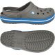 Klapki Crocs Crocband M 11016 w kolorze szarym z elementami w odcieniu białym i niebieskim, materiał Croslite, otwory na ozdoby Jibbitz