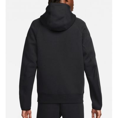 2. Bluza Nike Tech Fleece M FB7921-010