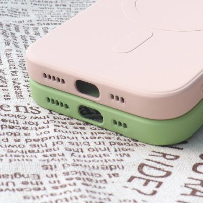 7. Silikonowe etui kompatybilne z MagSafe do iPhone 15 Pro Silicone Case - szare