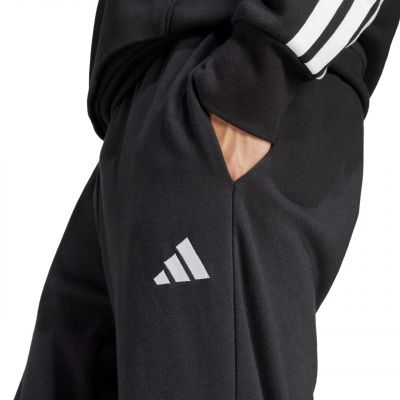 4. Spodnie adidas Essentials Feel Cozy French Terry M JE3854