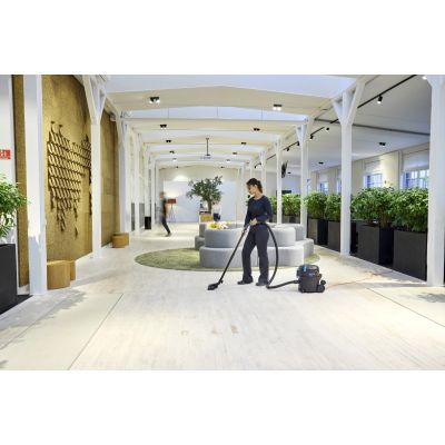 7. NILFISK Odkurzacz biurowy na sucho z zwijaczem kabla, recykling  107421177