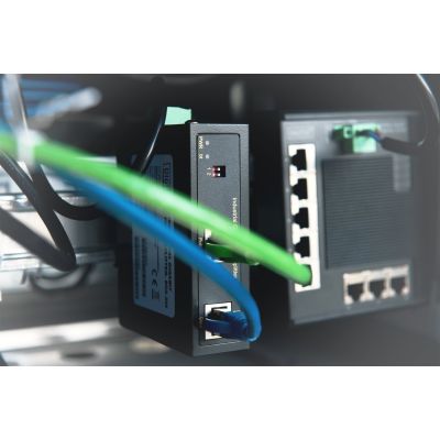 15. Splitter PoE+ przemysłowy. Gigabit, 802.3bt