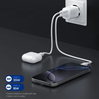 4. Ładowarka sieciowa Spigen Essential EE352EU USB-C / USB-A 35W - biała