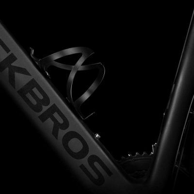 4. Uchwyt aluminiowy Rockbros 2017-11ABK na bidon rowerowy - czarny